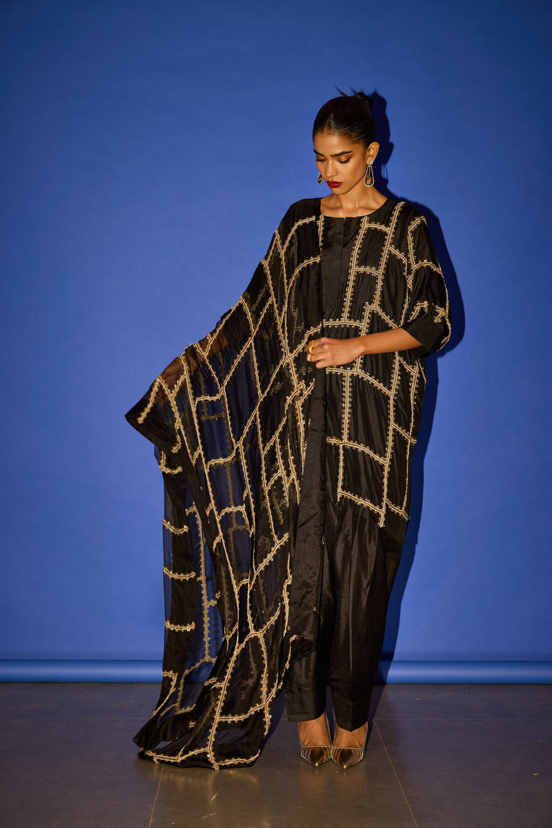 Black Line Work Kurta Set - Suit